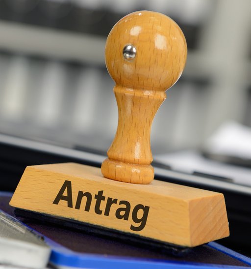 Stempel mit der Aufschrift "Antrag".